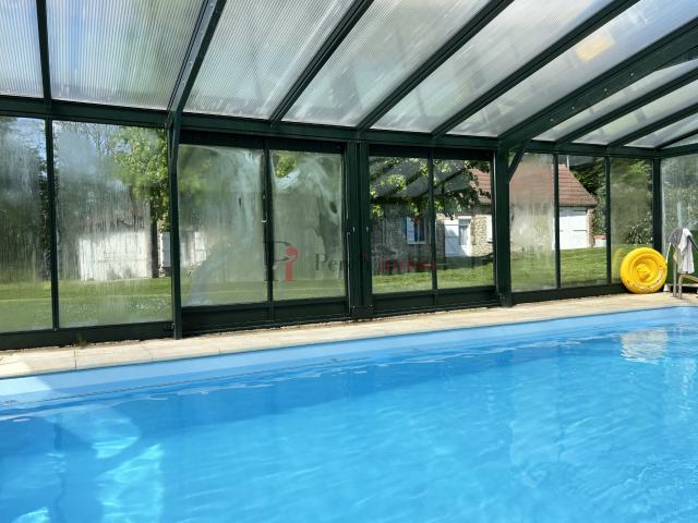 LONGERE AVEC PISCINE SECTEUR COURTOMER