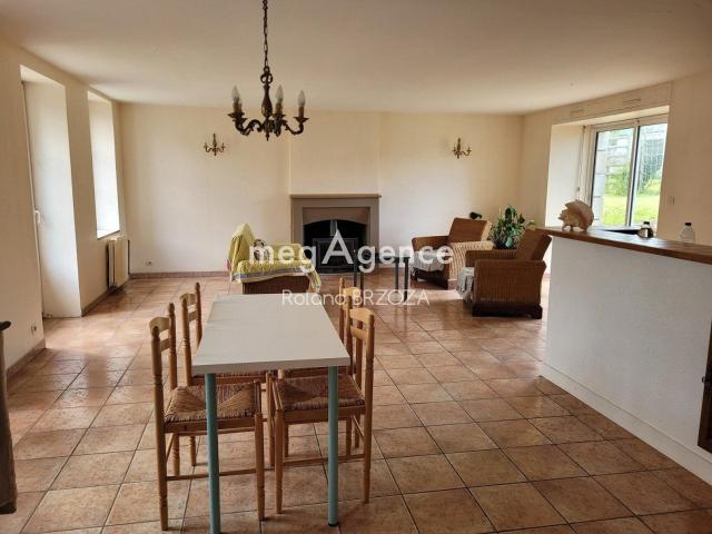 Longere A Dinard Avec Nombreuses Dependances 135m² Dinard