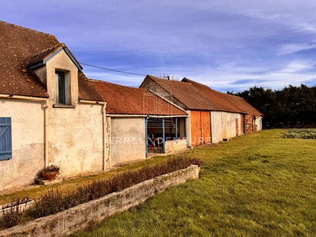 Longère berrichonne de caractère à rénover 149 m² habitables. 149m² Cerbois