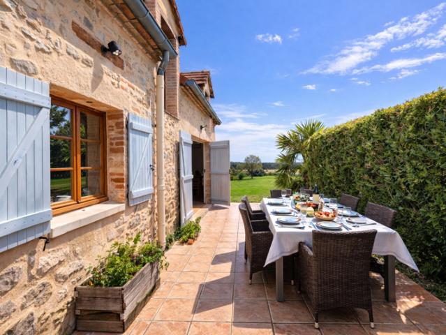 Longère bourbonnaise dans un hameau calme