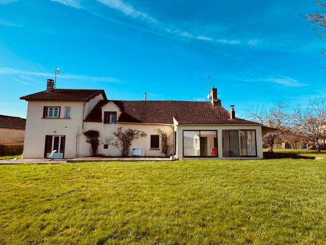 Longère bourguignonne située dans le secteur d' ISLAND au prix de 246 100 €
