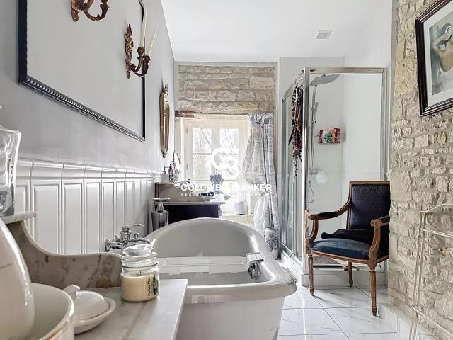 Longère Charentaise du Xixᵉ avec Piscine et Gîte 10 min de. 340m² Migron