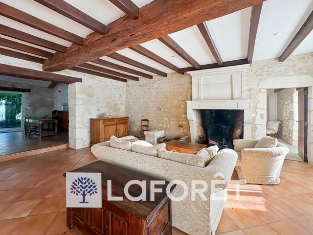 Longère charentaise rénovée à vendre proche de Saint Genis D. 209m² Saint Genis De Saintonge