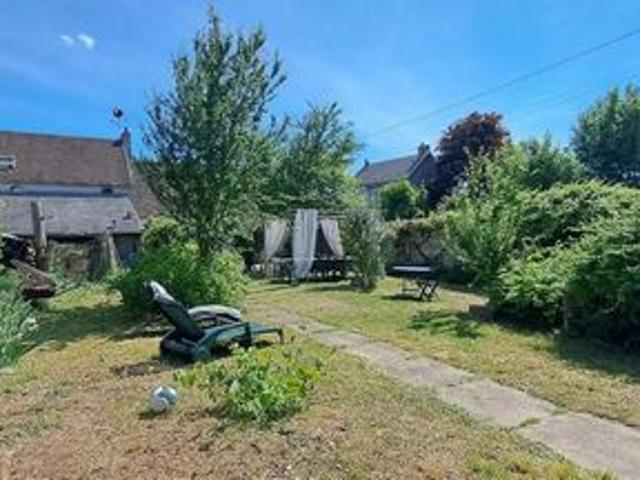 Longère de caractère, 5 pièces avec jardin, garage et cave historique