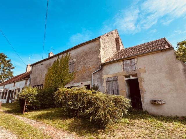Longère de plain pied à vendre dans le secteur de TANNAY 125 000 € F.A.I. terrain de 3218 m 2 environ