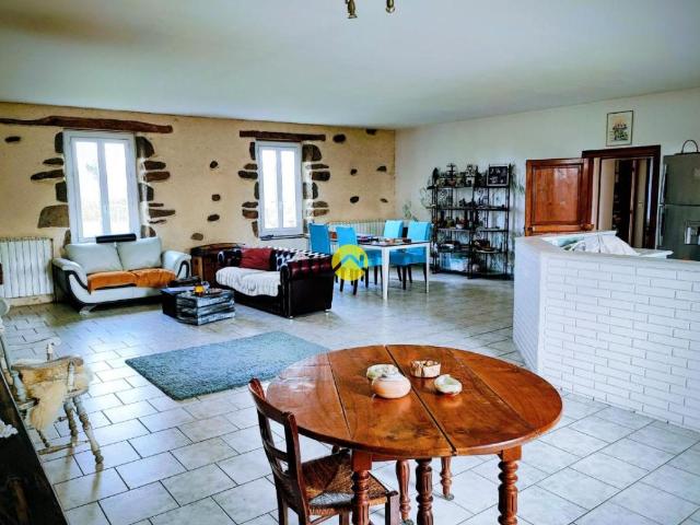 Longère de 1833 restaurée de 155m²