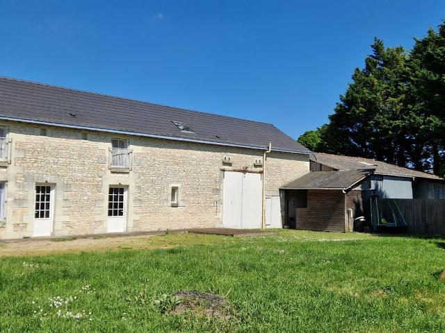 Longere De 3/4 Chambres Grange Et Jardin 134m² Pouant