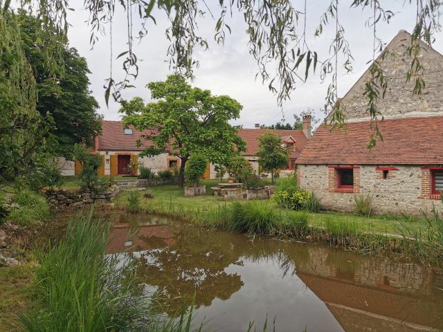 Longére Et Maison D'amis Sur 9700M2 300m² Saint Julien sur Cher