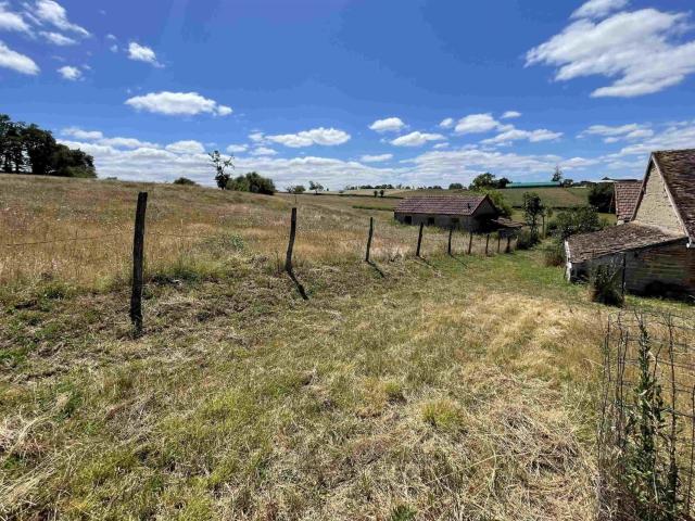 Longère et dépendances à la campagne 70m² Vindecy