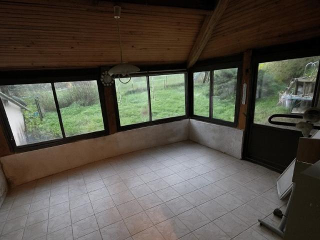 LONGERE ET DEPENDANCES + PRE ATTENANT 120 M2 MONTIGNY ST BARTHELEMY