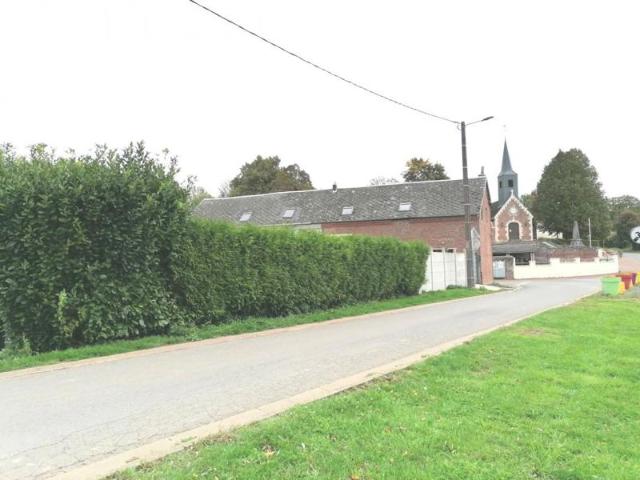 Longère en briques semi mitoyenne en campagne à BECQUIGNY 02