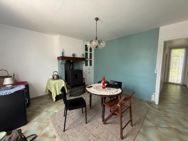 Longère en pierre 90m², sur terrain de 2379m² 69 990