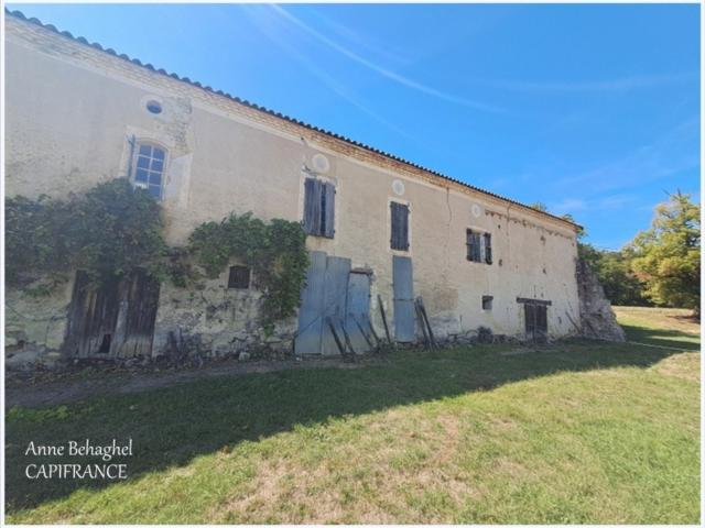 Longère en pierre à rénover MONCRABEAU 47 Terrain 12000 m2. 135m² Moncrabeau