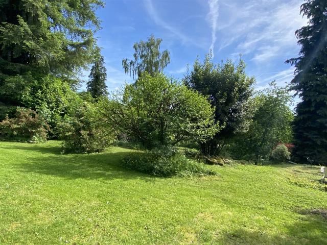 Longère en pierre avec beau terrain paysagé 193m² Saint Amand le Petit