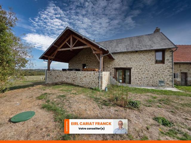 LONGÈRE EN PIERRE DE 124 M² AVEC 200 M² DÉPENDANCES, L’ENSEMBLE SUR 2478 M² DE TERRAIN CLOS