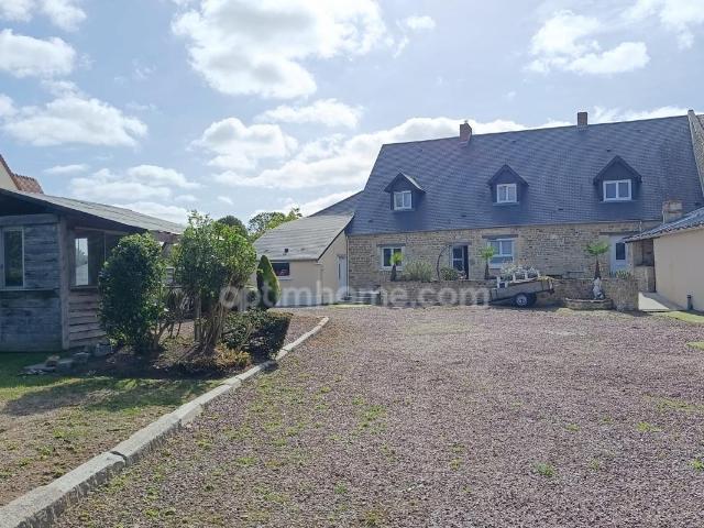 LONGÈRE EN PIERRE DE CARACTÈRE – 222 M² – 5 CHAMBRES – 140 M² DE DÉPENDANCES – TERRAIN 1 500 M² VAL D’ARRY 14210 – À proximité de Caen