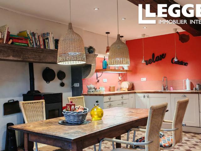 Longère Familiale avec Terrain de 4040m², Proche des Commodités à Saint Gervais d'Auvergne
