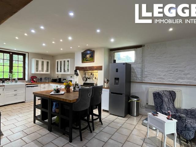 Longère indépendante – Environ 330 m² – 6 chambres – Jardin – Saint James 50240, Normandie