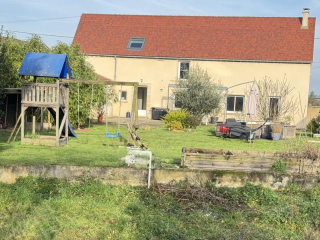 Longère rénovée avec garage, grange et hangar sur 2000 m2 clos