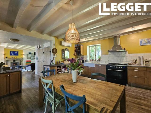 Longère rénovée avec maison d’amis sur 1,7 ha – Propriété équestre et de charme