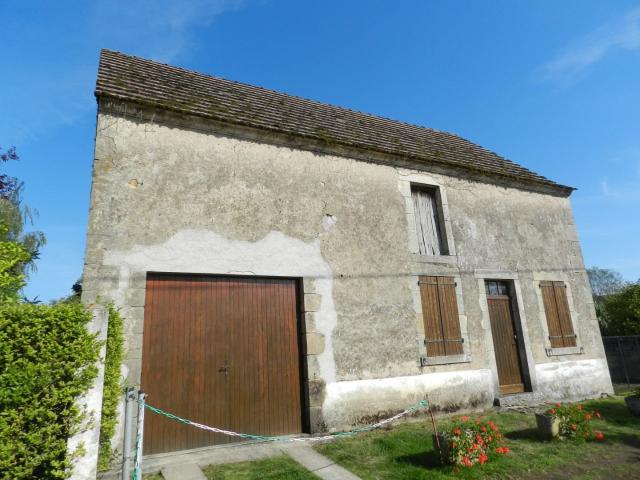 Longère T4 sur un terrain de 1790 m² proche forêt de Tronçai. 86m² Braize