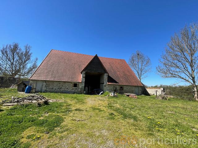 LONGERE T6 sur 7 985 m² au bout du chemin proche d' un cours. 170m² Morlac