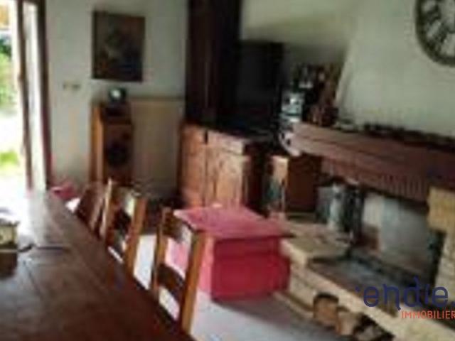 LONGERE TYPE F3 avec GRANGE ATTEANANTE 2000m² de terrain!