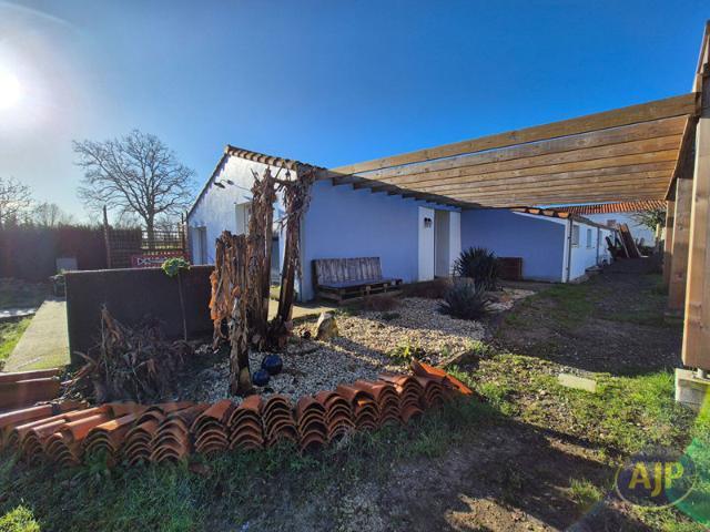 Longère 4 chambres / garage / atelier / 971 m²