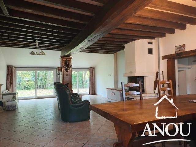 LONGERE 3200 M2 DE TERRAIN !
