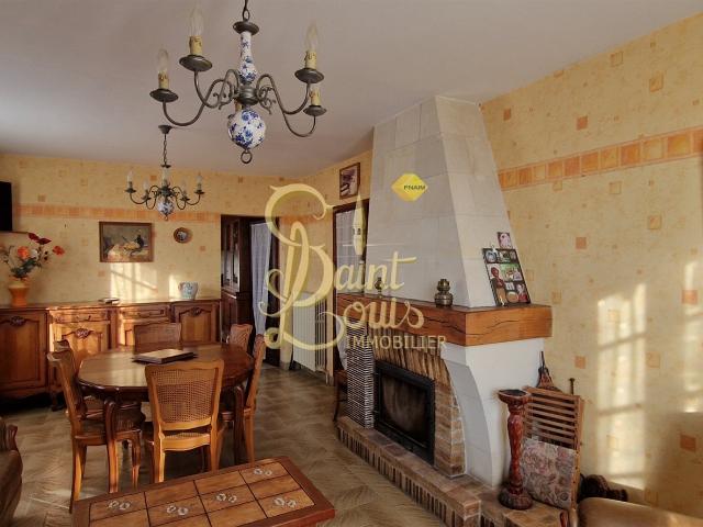 Longere 3 Chambres Plain Pieds Avec Dependances 118m² Chaveignes