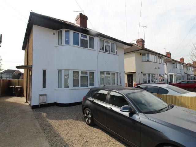 Longford Avenue, Feltham, TW14 2 bed semi detached house to rent £1,850 pcm £427 pw