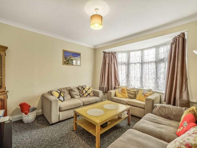 Longford Avenue, UB1, London