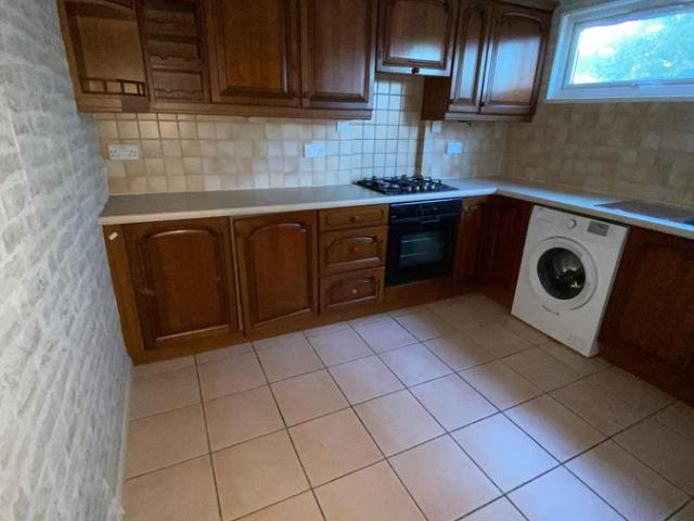 Longford Court, West Ewell KT19, 3 bed flat to rent, £1,900 pcm | PrimeLocation