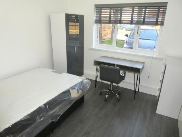 Longford Place, Victoria Park, Manchester | MCR Move