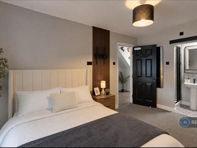 Longford St, Warrington, WA2 1 bed in a house share to rent £646 pcm £149 pw