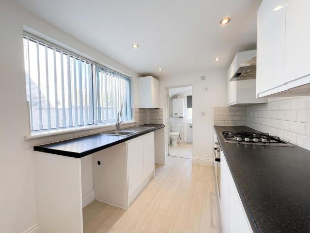 Longfellow Road, Gillingham, ME7 3 bed terraced house to rent £1,500 pcm £346 pw