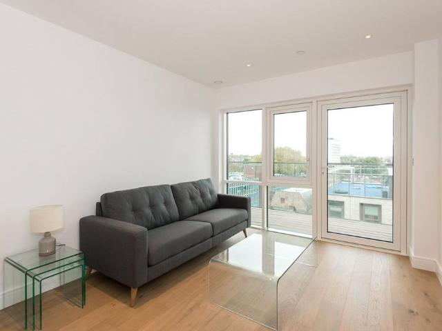Longfield Avenue, London, W5 1 bed apartment to rent £2,300 pcm £531 pw