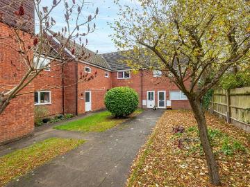 Longfield Road, Tring HP23, 2 bed flat to rent, £1,250 pcm | PrimeLocation