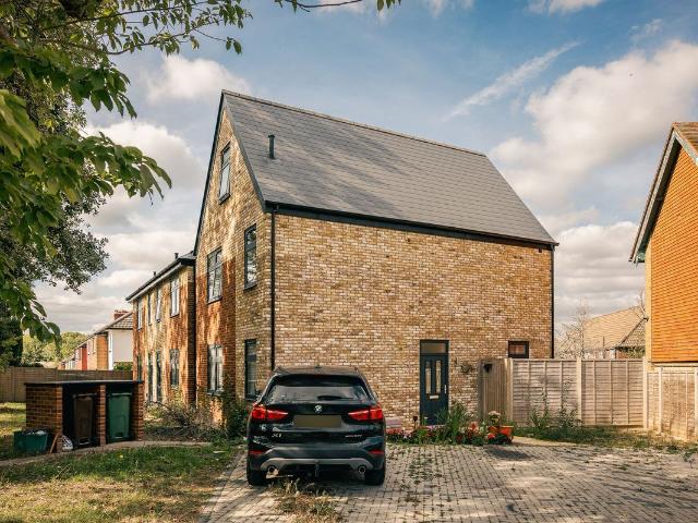 Longlands Avenue, Coulsdon CR5, 4 bed detached house to rent, £3,000 pcm | PrimeLocation
