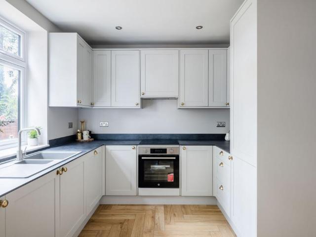 Longlands Avenue, Coulsdon, CR5 4 bed detached house to rent £3,000 pcm £692 pw