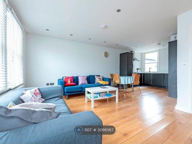 Longley Road, London SW17, 3 bed flat to rent, £2,750 pcm | PrimeLocation