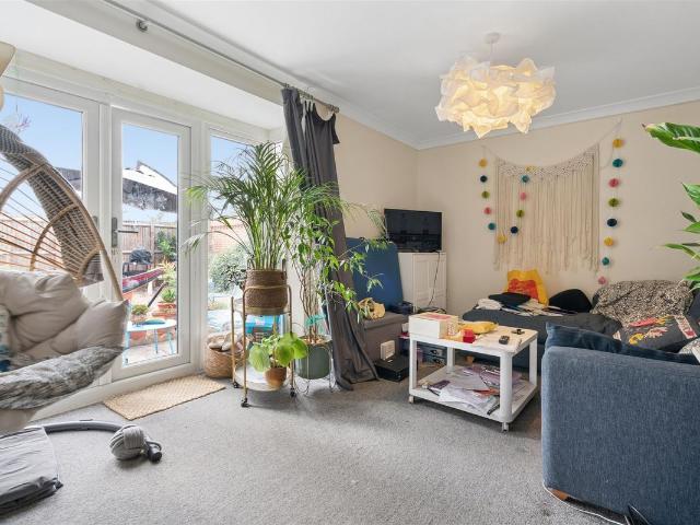 Longley Road, Tooting SW17, 2 bed flat to rent, £2,100 pcm | PrimeLocation