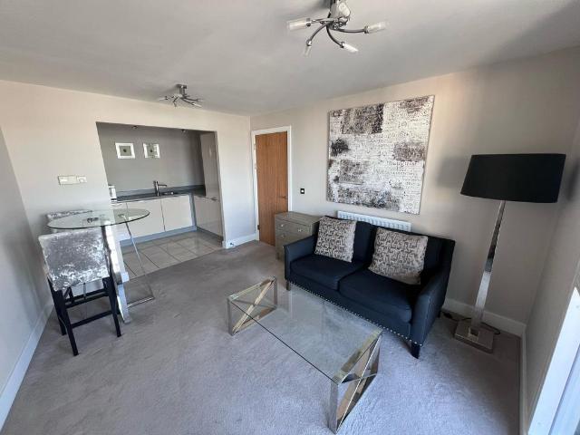 Longleat Avenue, BIRMINGHAM, B15 2 bed apartment to rent £1,150 pcm £265 pw