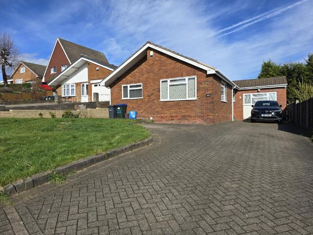 Longleat, Birmingham B43 4 bed detached bungalow to rent £1,500 pcm £346 pw