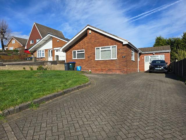 Longleat, Birmingham B43, 4 bed detached bungalow to rent, £1,500 pcm | PrimeLocation