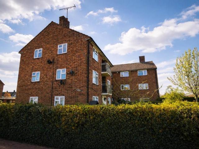 Longmead, Hatfield 2 bed flat to rent £1,550 pcm £358 pw