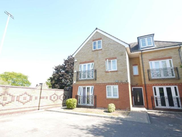 Longfield House, St Albans Road West, Hatfield AL10, 2 bed flat to rent, £1,550 pcm | PrimeLocation
