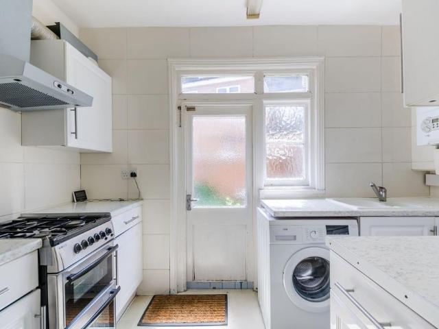 Longmead Road, Tooting, London, SW17 4 bed house to rent £3,800 pcm £877 pw