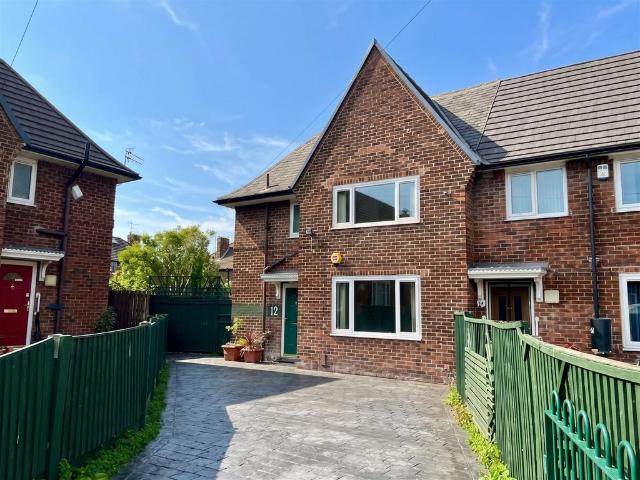 Longmere Avenue, Manchester 3 bed semi detached house to rent £1,650 pcm £381 pw