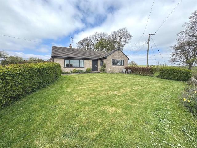 Longnor, Buxton 3 bed bungalow to rent £1,550 pcm £358 pw